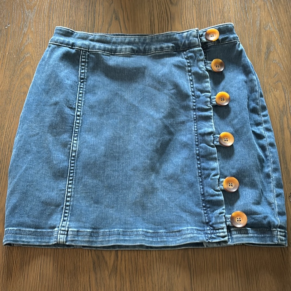 Free People Little Daisies Medium Wash Denim Button Front Mini Skirt | Size 8 - Picture 5 of 9